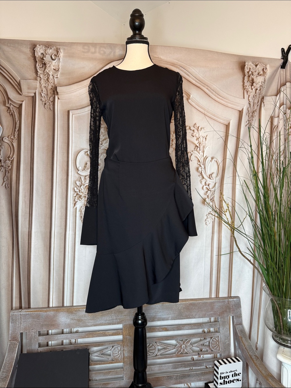 GOEN.J Elegant Black Lace-Sleeve Ruffle Dress